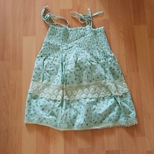 Green floral lace design